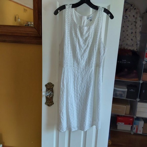 Old Navy Dresses & Skirts - Old Navy. White eyelet dress. 100% Cotton,lined. Sz 12. Summer sleeveless dress.